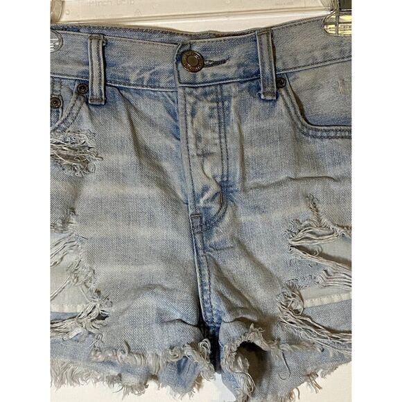 American Eagle Womens Sz 4 Tom Girl Shortie Shorts Distressed Frayed Light Wash - Picture 5 of 10